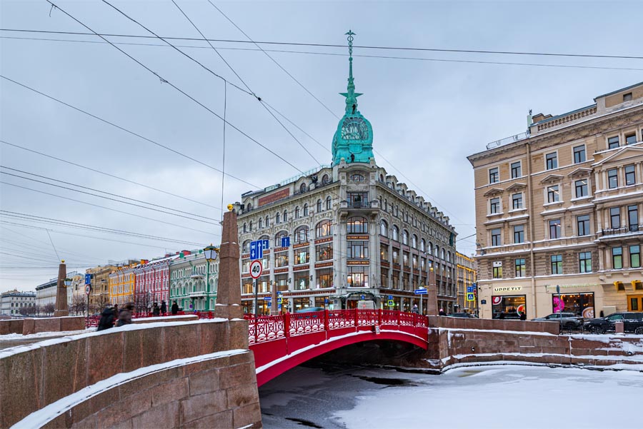 Красный мост зимой