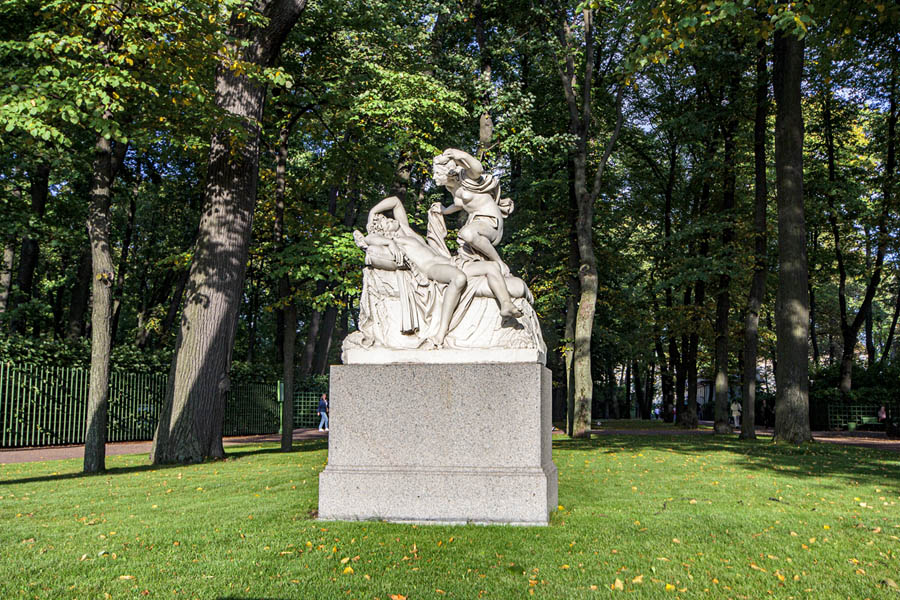 Летний сад в Санкт Петербурге. Амур и Психея.