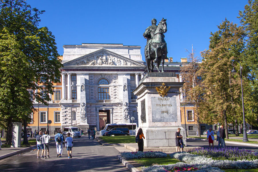 Михайловский замок в Санкт-Петербурге