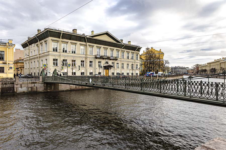 Единственный действующий пещеходный мост в Санкт-Петербурге